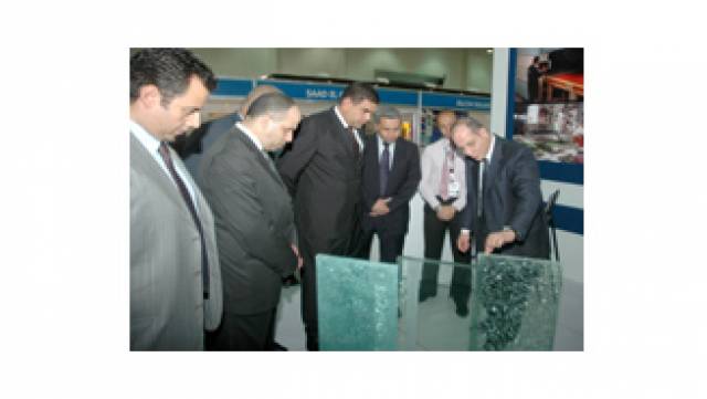 20130118033714_glassworld
