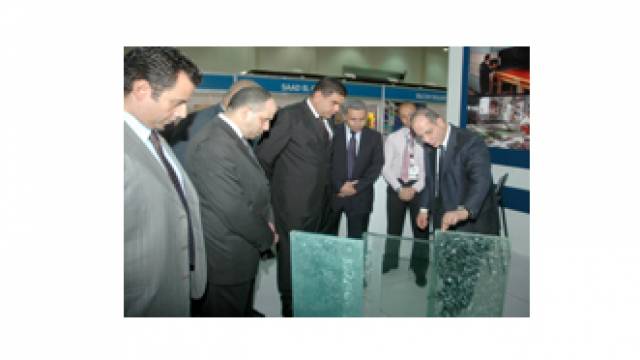 20130731102418_glassworld